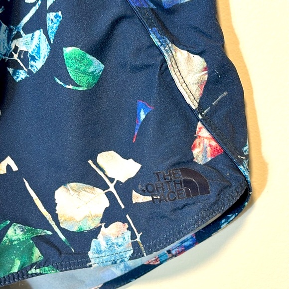 The North Face Shorts XS - Picture 2 of 4